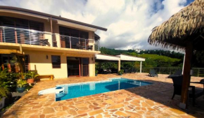 TAHITI HILLS LODGE - 12 pers